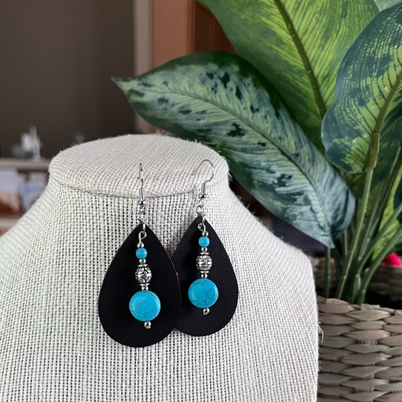 💙Handmade Earrings 💙 - Picture 8 of 11